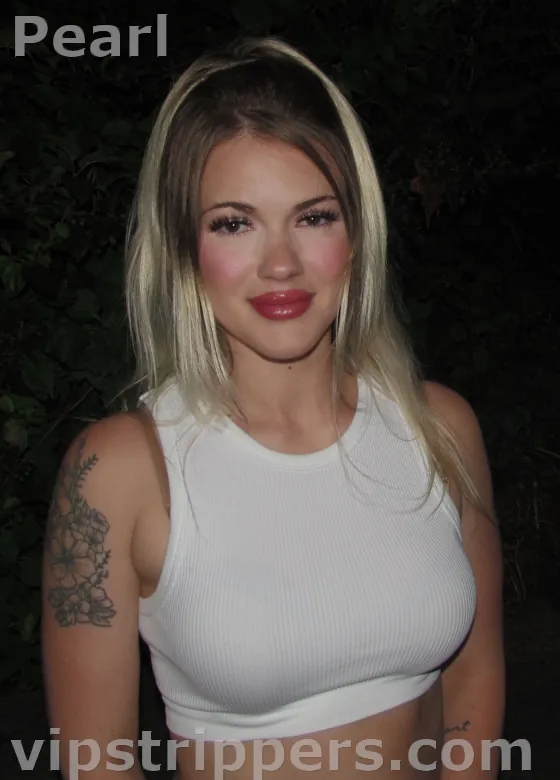 Pearl, sexy blonde stripper